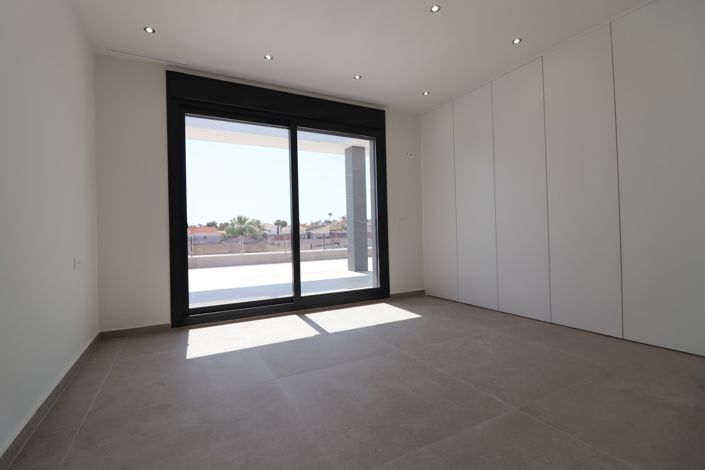 Image No.26-3 Bed Villa for sale