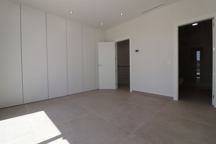 Image No.27-3 Bed Villa for sale