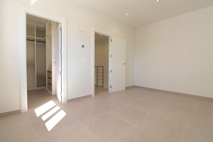 Image No.18-3 Bed Villa for sale