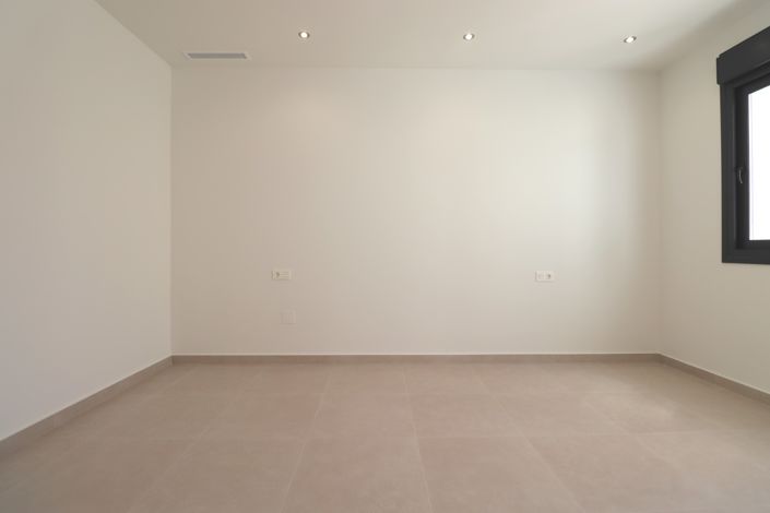 Image No.19-3 Bed Villa for sale