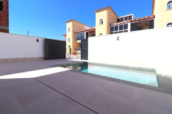 Image No.2-3 Bed Villa for sale