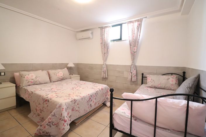 Image No.18-5 Bed Villa for sale