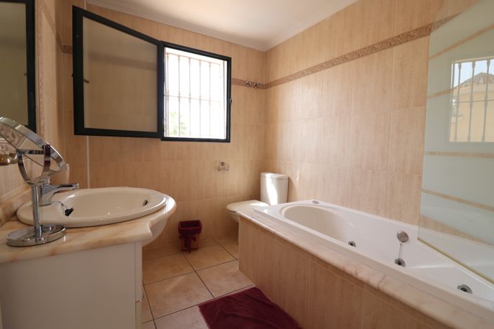 Image No.23-5 Bed Villa for sale