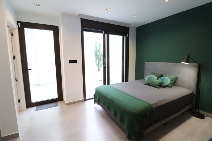 Image No.17-3 Bed Townhouse for sale