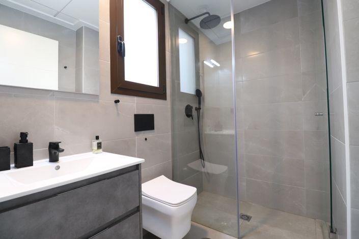 Image No.28-3 Bed Townhouse for sale