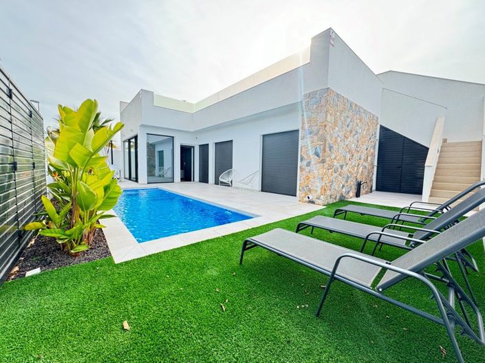 Image No.1-3 Bed Villa for sale
