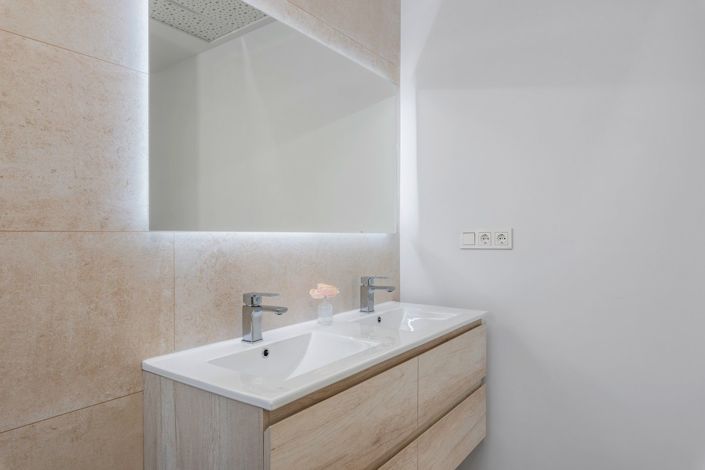 Image No.19-4 Bed Villa for sale