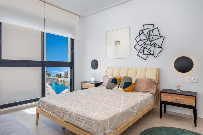 Image No.2-4 Bed Villa for sale