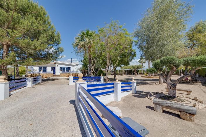 Image No.1-4 Bed Villa for sale