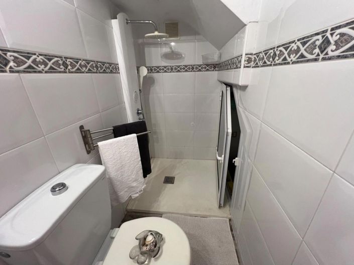 Image No.18-4 Bed House for sale