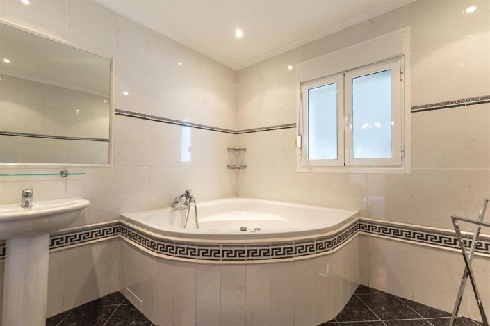 Image No.9-5 Bed Villa for sale