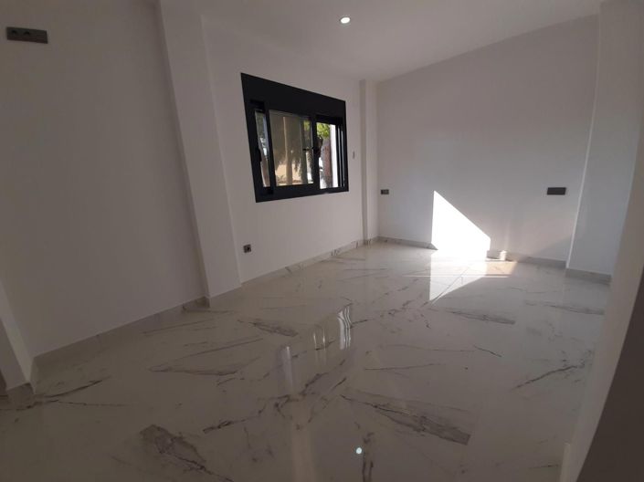 Image No.9-4 Bed Villa for sale