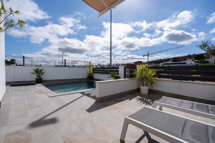 Image No.10-3 Bed House for sale