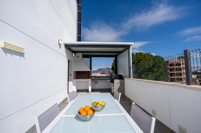 Image No.15-3 Bed House for sale