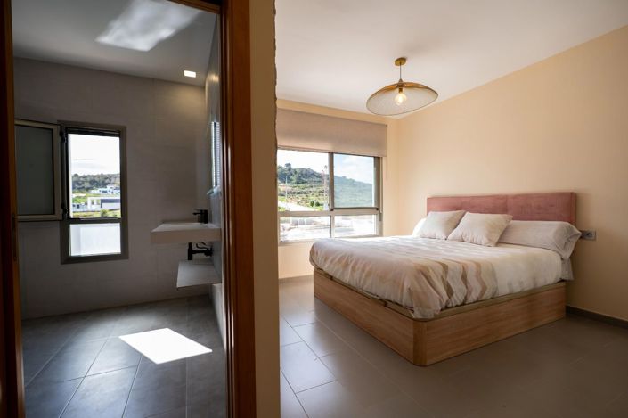 Image No.47-3 Bed House for sale