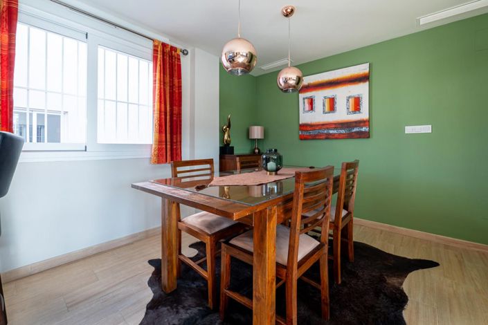 Image No.17-2 Bed House for sale