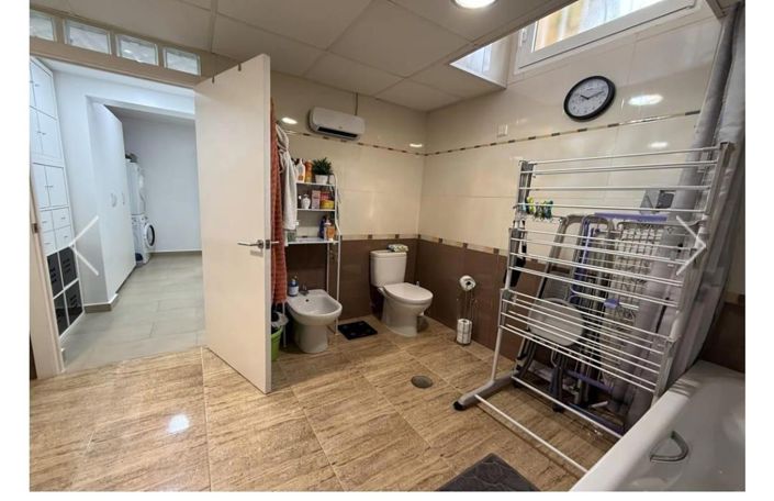 Image No.16-4 Bed House for sale