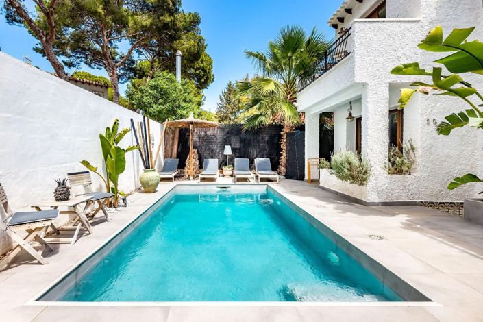 Image No.2-5 Bed Villa for sale