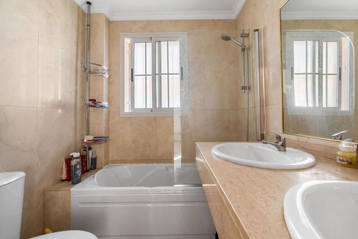 Image No.12-3 Bed Villa for sale