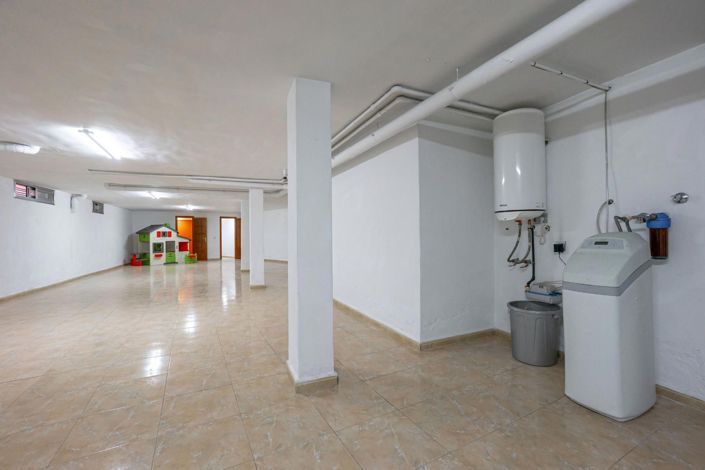 Image No.32-4 Bed Villa for sale