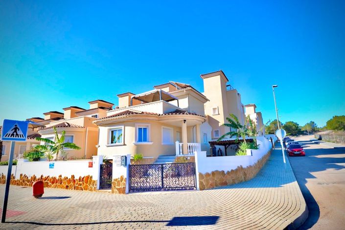 Image No.1-4 Bed Villa for sale