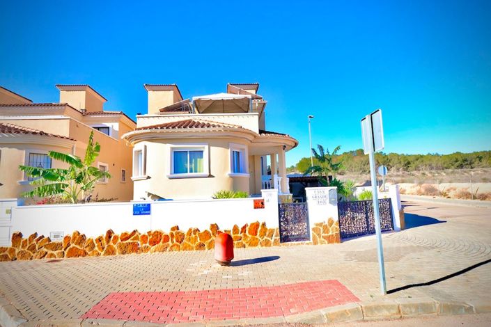 Image No.2-4 Bed Villa for sale