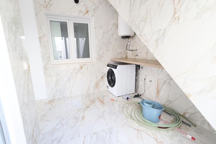 Image No.17-3 Bed House for sale