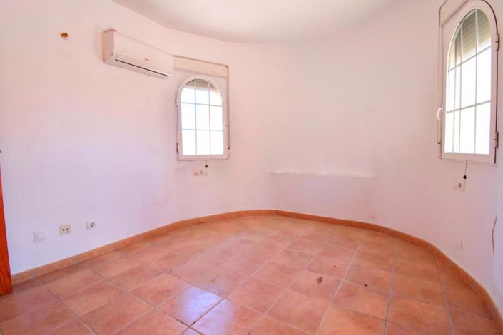 Image No.19-2 Bed House for sale