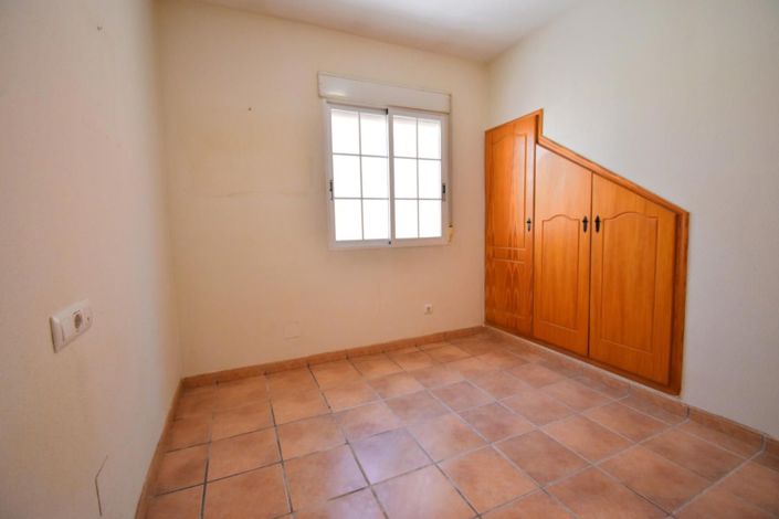 Image No.20-2 Bed House for sale