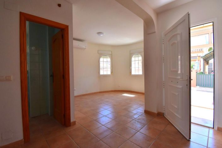 Image No.6-2 Bed House for sale