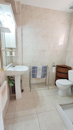 Image No.24-5 Bed House for sale