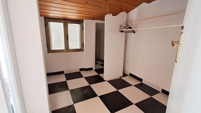 Image No.36-5 Bed House for sale