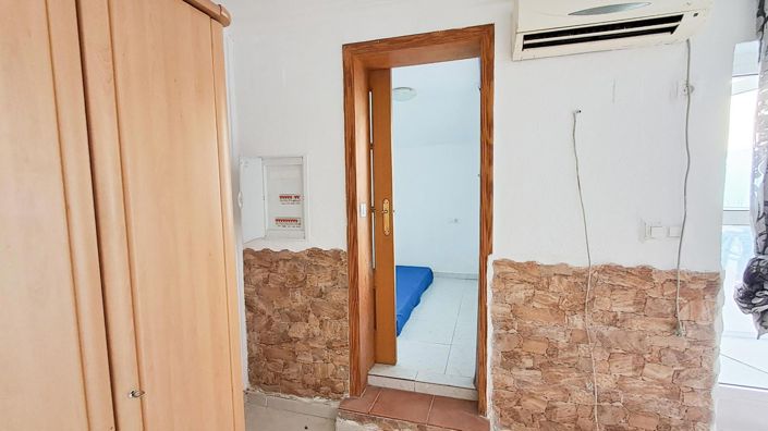 Image No.9-5 Bed House for sale