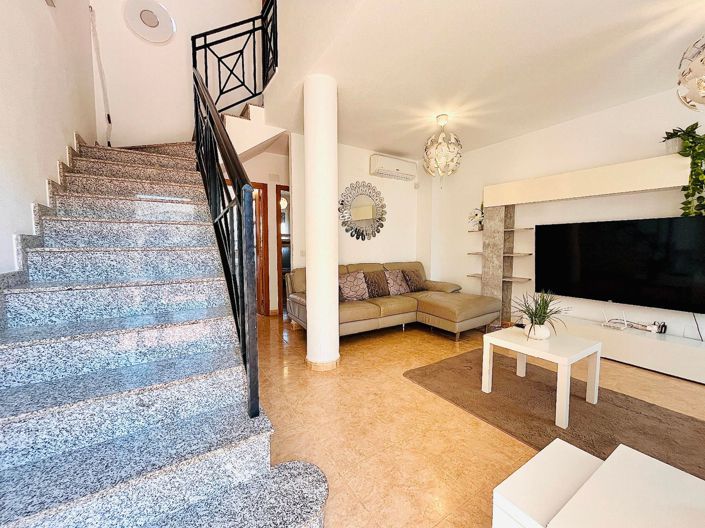 Image No.10-3 Bed House for sale