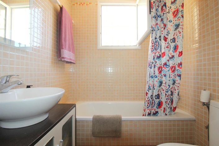 Image No.16-2 Bed Bungalow for sale