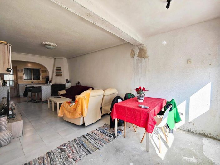 Image No.10-4 Bed House for sale