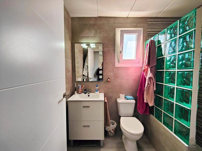 Image No.15-4 Bed House for sale