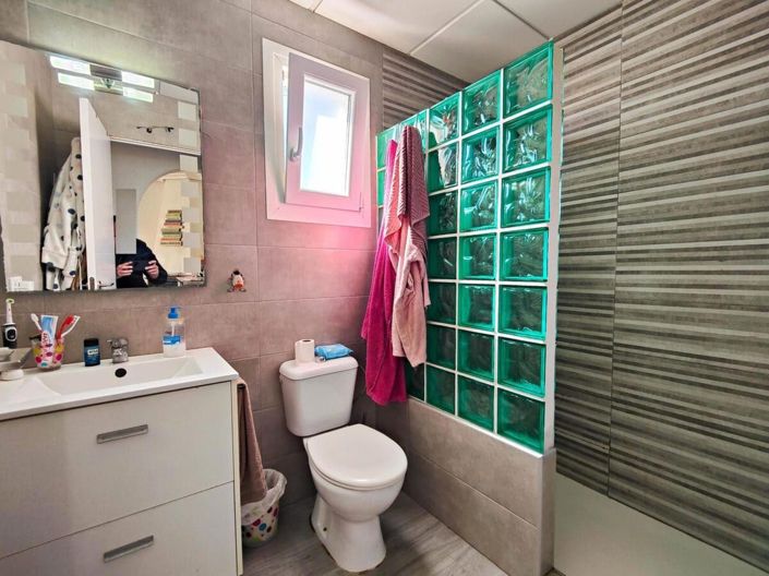 Image No.16-4 Bed House for sale