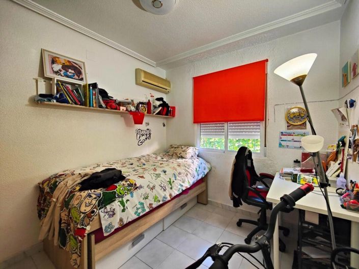 Image No.17-4 Bed House for sale