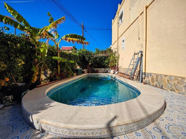 Image No.2-4 Bed House for sale