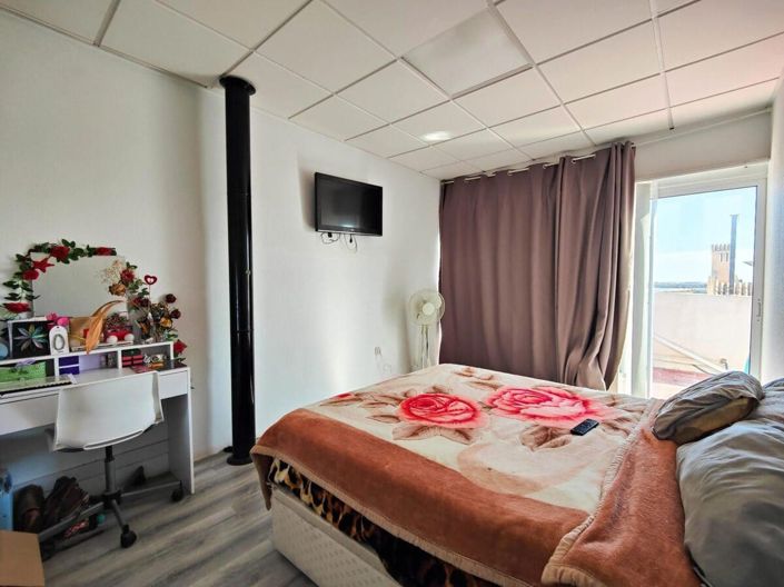 Image No.26-4 Bed House for sale