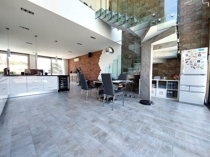 Image No.10-3 Bed Villa for sale