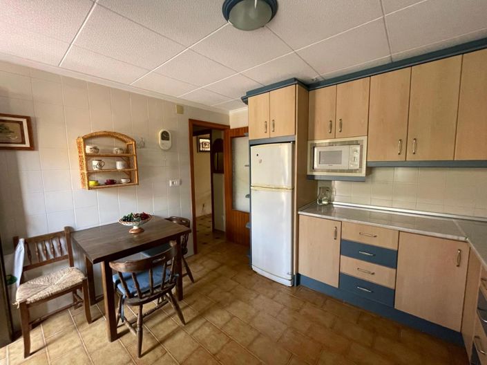 Image No.10-6 Bed House for sale