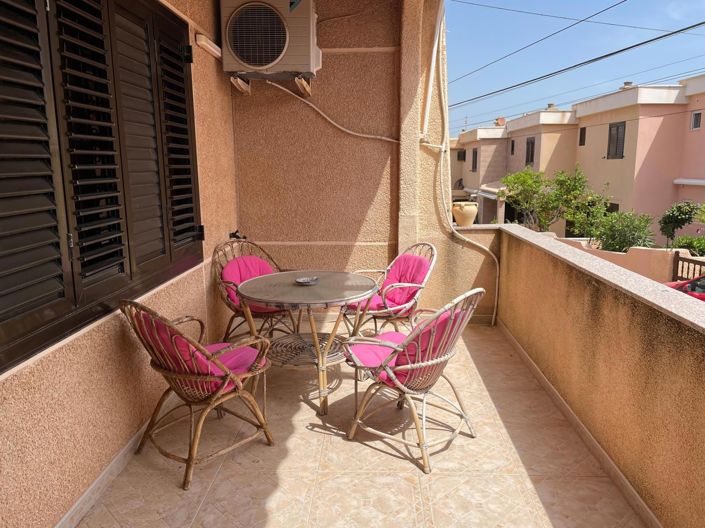 Image No.26-6 Bed House for sale