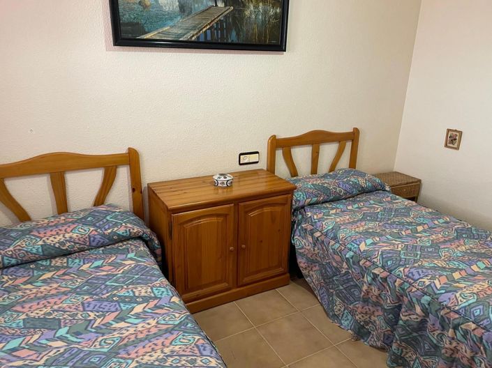 Image No.6-6 Bed House for sale