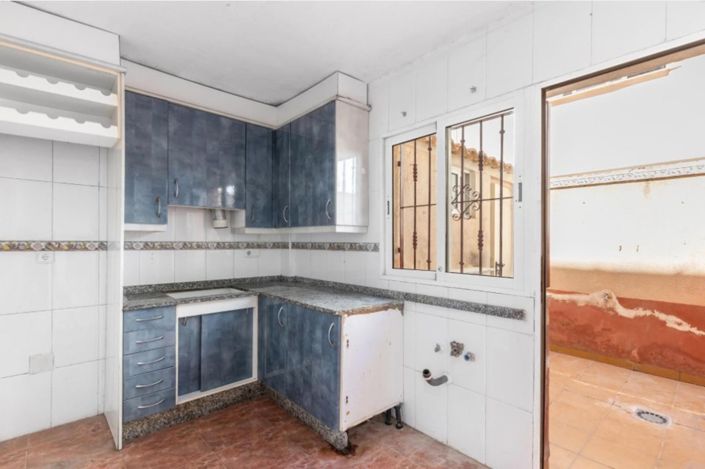 Image No.10-3 Bed House for sale