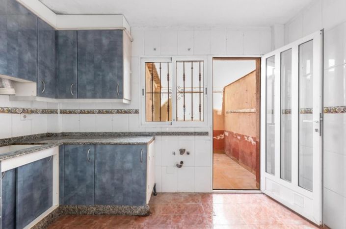 Image No.11-3 Bed House for sale