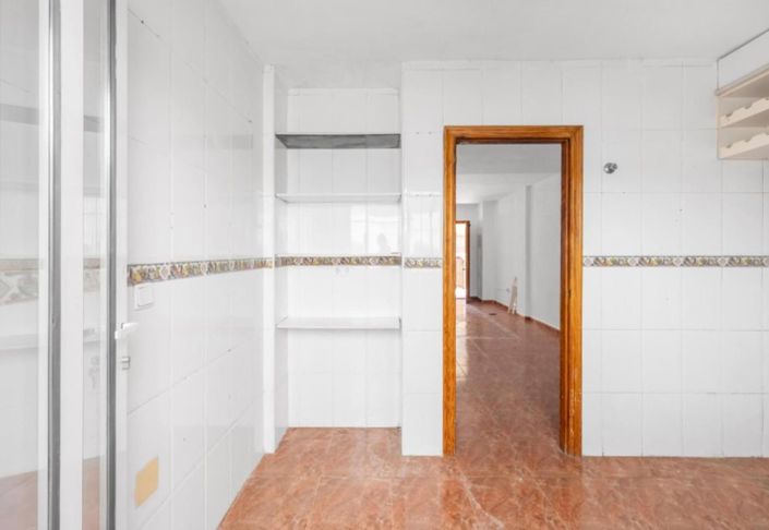 Image No.12-3 Bed House for sale