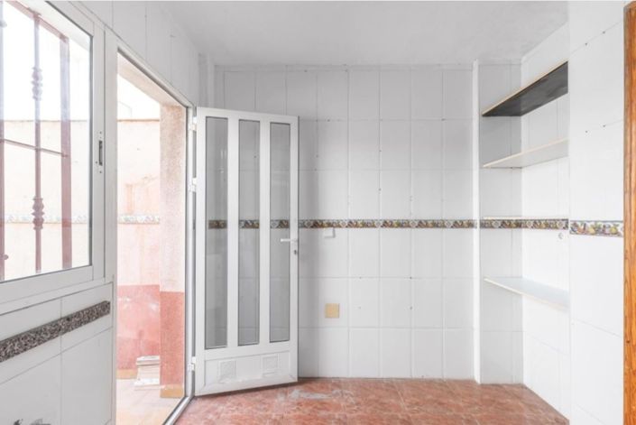 Image No.13-3 Bed House for sale