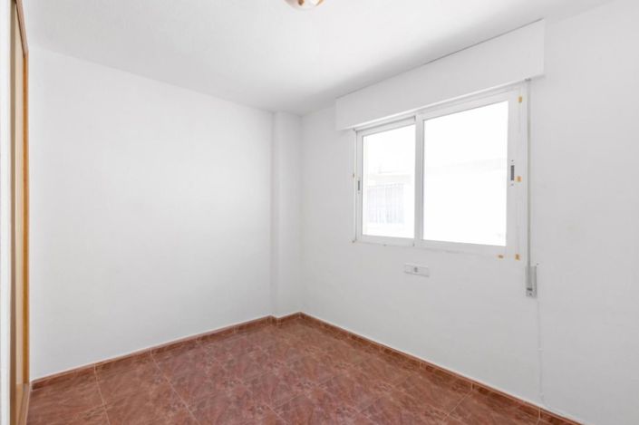 Image No.18-3 Bed House for sale